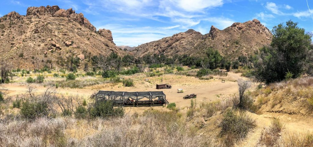 Una cautivadora escena de La Tierra Trail en Santa Fe, que ofrece belleza natural y tranquilidad.